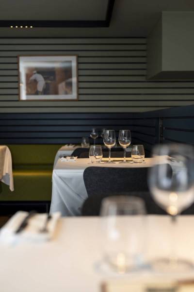 Offer a gift voucher for a romantic meal in a chic restaurant for Valentine's Day in Lyon 6 near the Town Hall