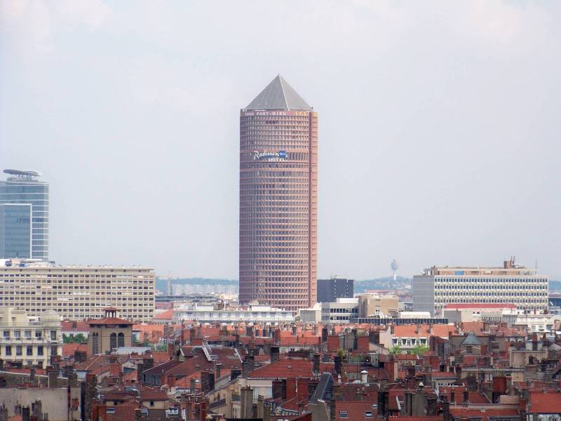 Sale of high-end ready-to-wear collections at Lyon 3 Galeries Lafayette in the Lyon Part-Dieu Shopping Center